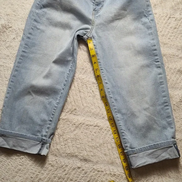 Levi's 515 Capri Women's Size 4 Denim Blue Jean Capris - Picture 4 of 8
